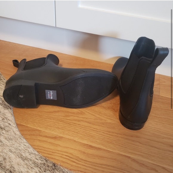 Black Rain Chelsea Booties - Picture 2 of 4